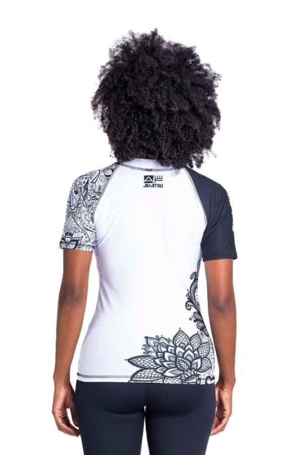 Rash Guard Blanca "Flowers" Manga Corta - Imagen 2
